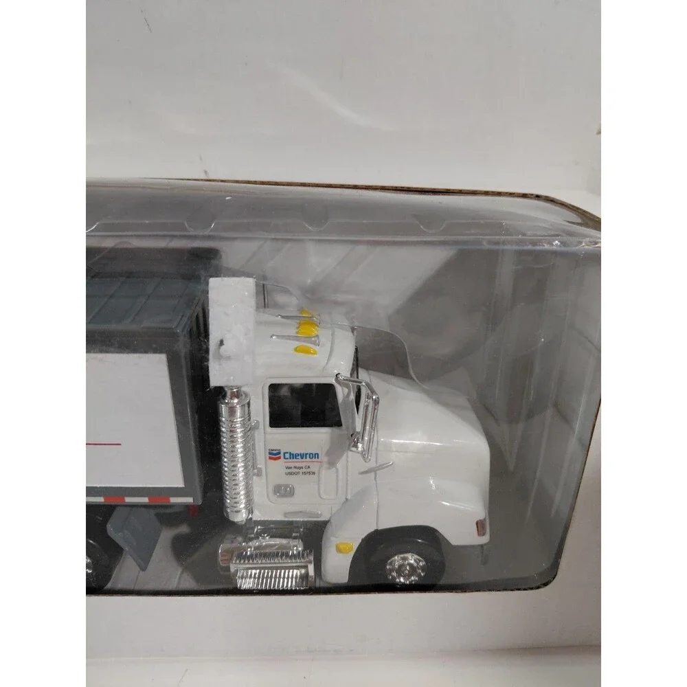 NIB Unbanded DieCast 1:43 Chevron Semi Truck Tractor & Trailer w/Lights & Sounds